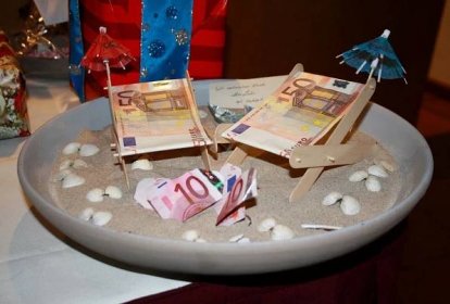 Jak zabalit peníze jako dárek ke svatbě?