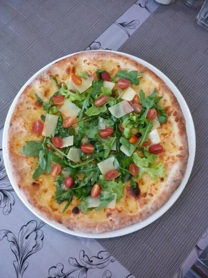 Pizza Salad | PICCOLA STELLA BATAM