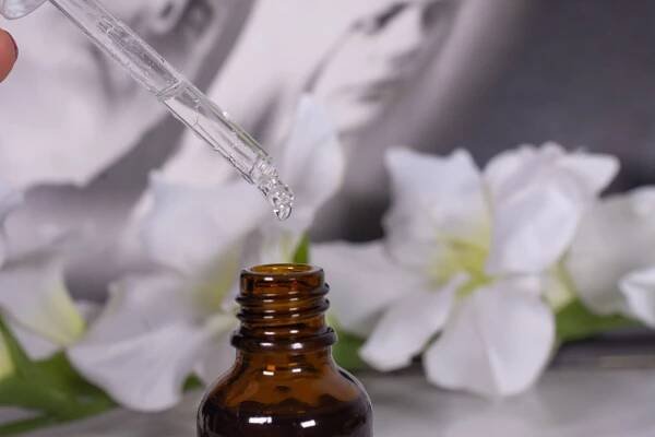 Close up of a pipette of the Geek & Gorgeous C-Glow Serum