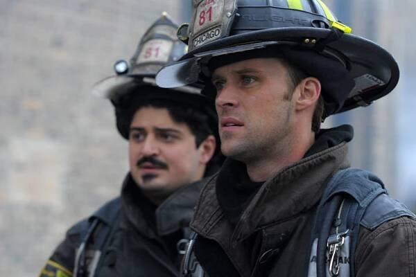 Chicago Fire - Život není fér - Z filmu - Yuriy Sardarov, Jesse Spencer