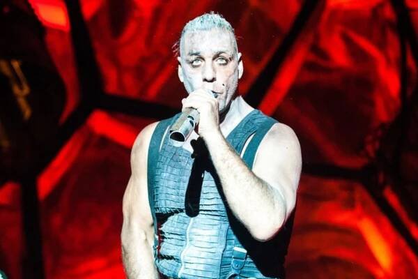 Obvinění proti Tillu Lindemannovi se kupí, RAMMSTEIN vydávají prohlášení 