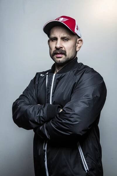 Podzimní sezóna na videoportálu Televizeseznam.cz přihraje zpět trenéra Hrouzka v seriálu Lajna 2 - Blog Seznam.cz