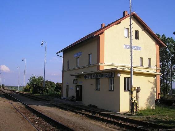 Soubor:Kojetice station.jpg – Wikipedie