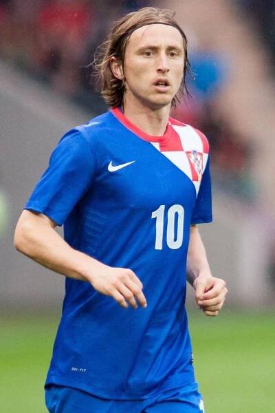 Soubor:Luka Modric - Croatia vs. Portugal (cropped).jpg