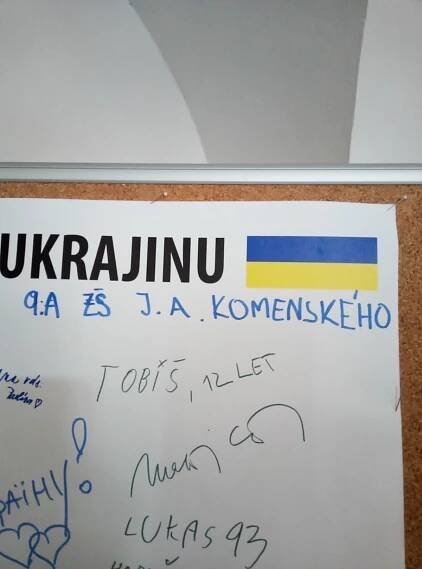 9. A POMÁHÁ