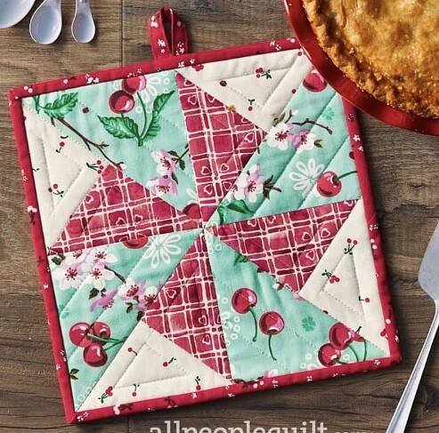 Pin by Candice Underwood on Mug rugs | Pot holders, Quilted christmas gifts, Mug rug patterns