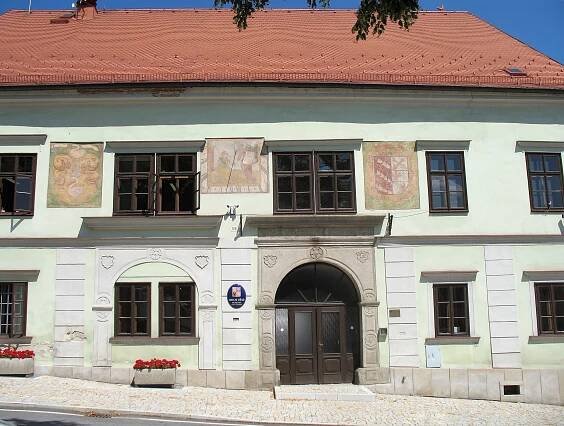 Soubor:Radnice Benešov nad Černou (2).jpg – Wikipedie