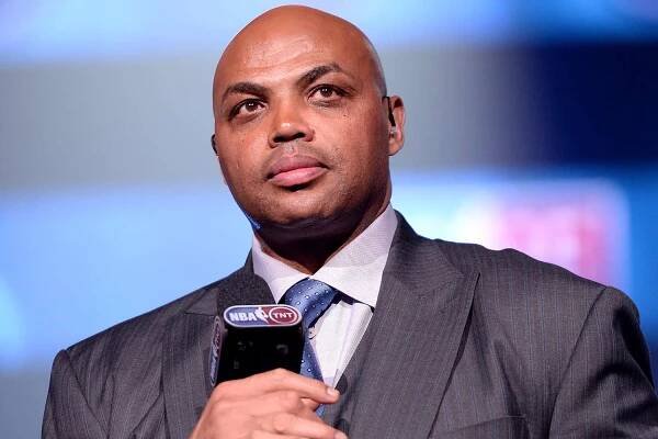 Charles Barkley Rips Chicago Bulls Fans, Says They Owe Jerry Krause’s Widow Apology After Booing During Ceremony