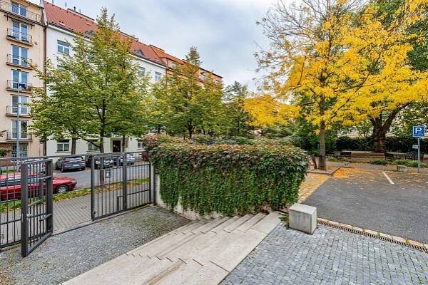 PRODÁNO. Pronájem dvoupatrového loftu 3+kk, 136 m2, ul. Na Maninách, Holešovice, Praha 7 - FARAON reality