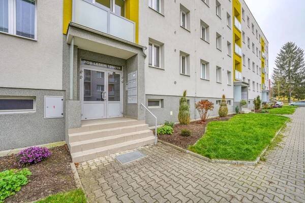 Prodej bytu 3+1, 78 m², Plzeň, ul. Pod Lesem - Vladimír Růžička - realitní makléř pro Karlovy Vary, Sokolov a Cheb | pro