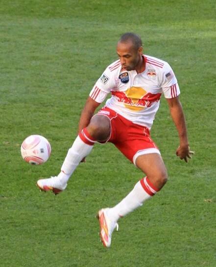 Soubor:Thierry Henry control cropped.jpg