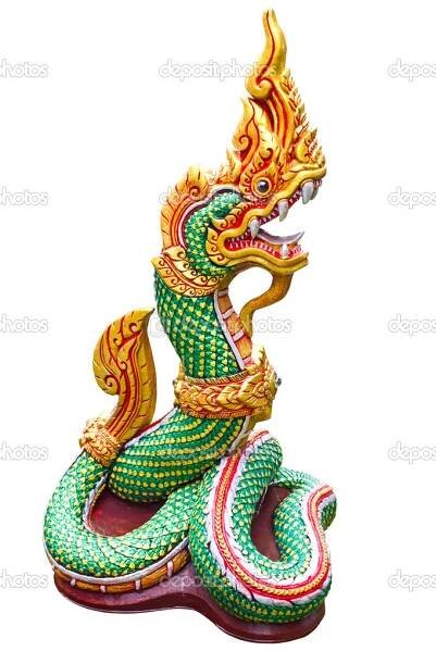 Patung Naga Thai terisolasi