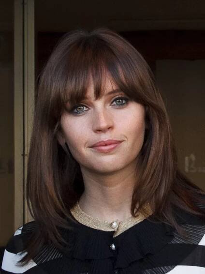 Soubor:Felicity Jones (29582838166).jpg – Wikipedie