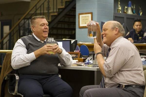 Brooklyn 99 - Matrace - Z filmu - Joel McKinnon Miller, Dirk Blocker