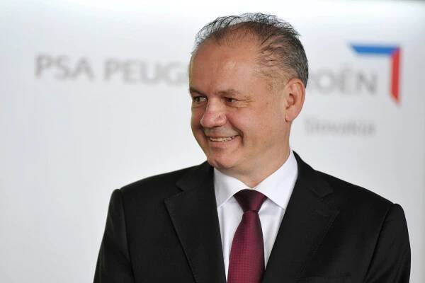Prezident SR Andrej Kiska poèas TB v rámci návtevy trnavskej automobilky PSA Peugeot Citroën Slovakia. Trnava, 22. marec 2016. Foto: SITA/Ivan Kopèáni