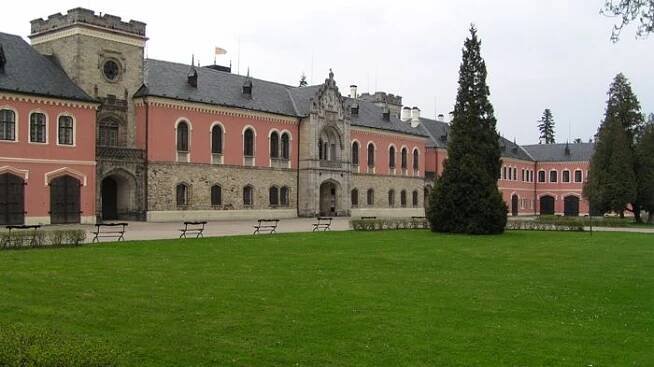 Při skotských hrách na zámku Sychrov budou létat kladiva, kameny i klády - Novinky