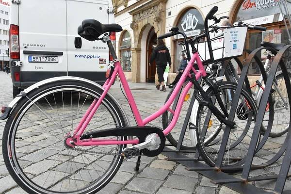 Kola v Olomouci sdílí hlavně studenti, menší města s projektem vyčkávají