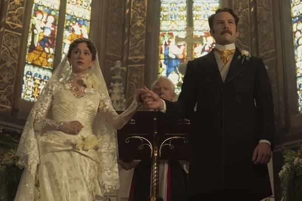 Pozlacený věk - Manželství je sázka do loterie - Z filmu - Taissa Farmiga, Ben Lamb