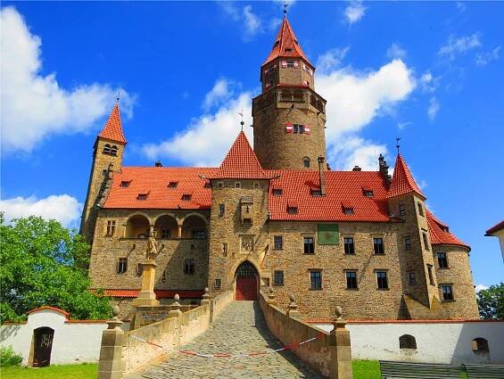 hrad bouzov