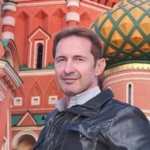 Сотрудник РИА «Новости», ковид-диссидент с флагом РФ и выпускница из Волгограда. Каких «иностранных наблюдателей» Кремль