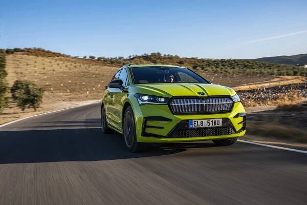 Dva motory, 300 koní a vyšší rychlost. Enyaq vyjíždí jako sportovní "ereso"