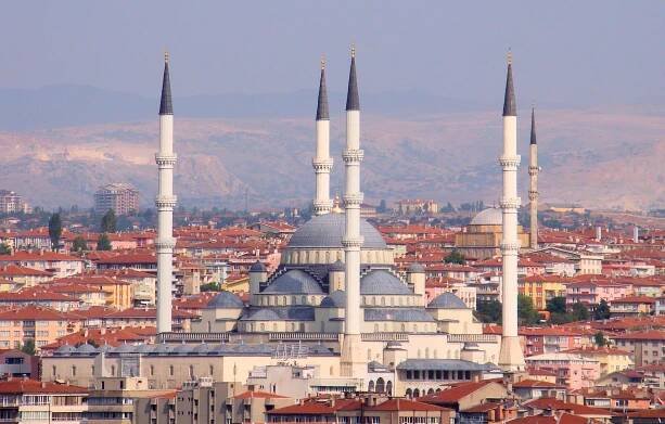 Soubor:Kocatepe Camii Ankara.JPG