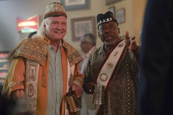 Kenneth Welsh, Brent Jennings - Lodge 49 - As Above, So Below - Z filmu