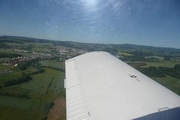 Nácvik přistání s bočním větrem v LKNM | Aeroklub Žamberk