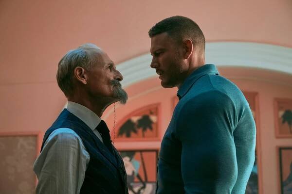 Umbrella Academy - Sedmero zvonů - Z filmu - Colm Feore, Tom Hopper
