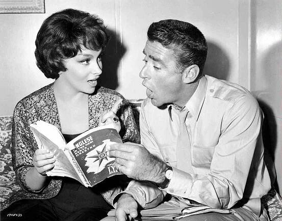 Hrstka statečných - Z natáčení - Gina Lollobrigida, Peter Lawford