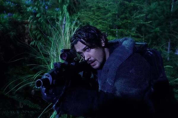 Prvních 100 - Adjustment Protocol - Z filmu - Bob Morley