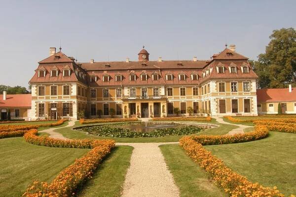 Zapomenuté a méně známé zámky jižní Moravy: Lysice, Rájec nad Svitavou a Jevišovice
