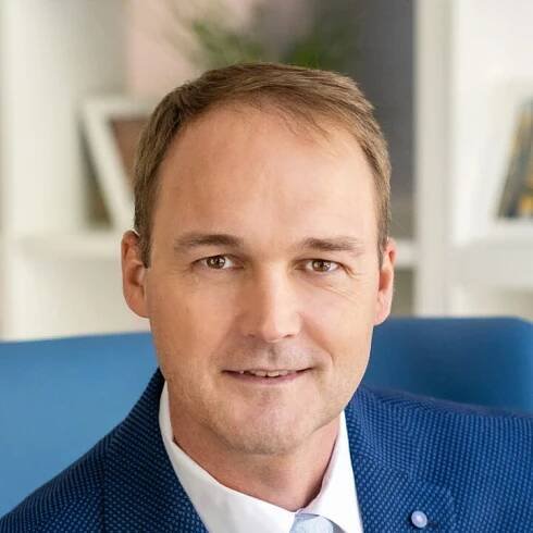 REAL ESTATE MARKET SPRING 2025 — remspace