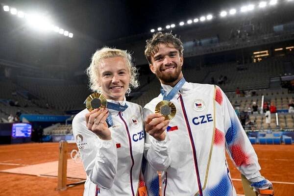 Siniaková je na sebe pyšná, že dokáže hrát a vyhrát s kýmkoli. Macháč zatím životní úspěch zpracovává