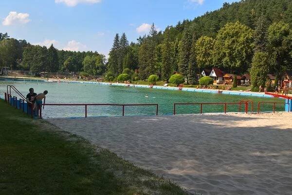 Město Bělá pod Bezdězem - městské koupaliště foto 1