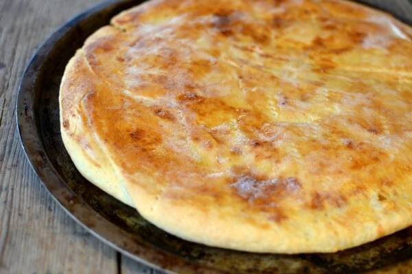 Chačapuri - gruzínská pochoutka | Recepty | PEČENĚ-VAŘENĚ
