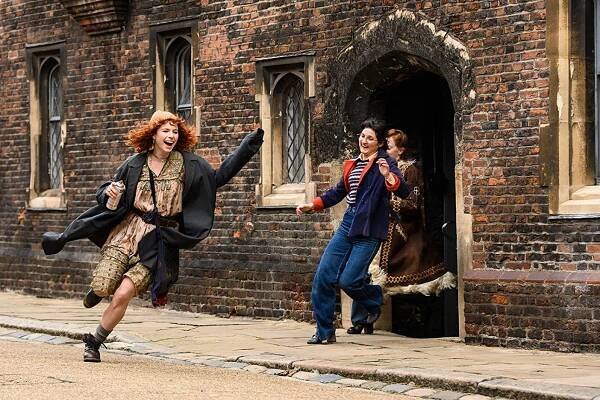 Jessie Buckley, Ruby Bentall - Problémissky - Z filmu