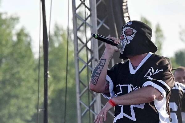 Pomoc návštěvníkům Votvíráku: Zdravotníci využili i nafukovací stan