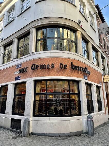 From salade Veulemans and chicken vol au vent to fish waterzooi and steak tartare: Aux Armes de Bruxelles, the best Belgian cuisine in Brussels.