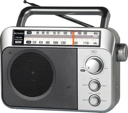 Retekess TR604 Přenosné rádio, AM FM rádio, velké tlačítko, napájecí kabel nebo baterie, velký reproduktor nastavitelné výšky basy Rádio pro seniory