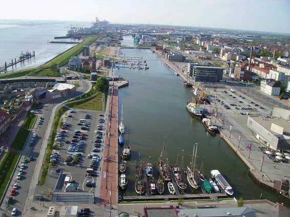 Soubor:Neuer Hafen Bremerhaven.jpg – Wikipedie