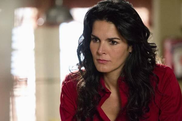 Rizzoli & Isles: Vraždy na pitevně - Co tě nezabije - Z filmu