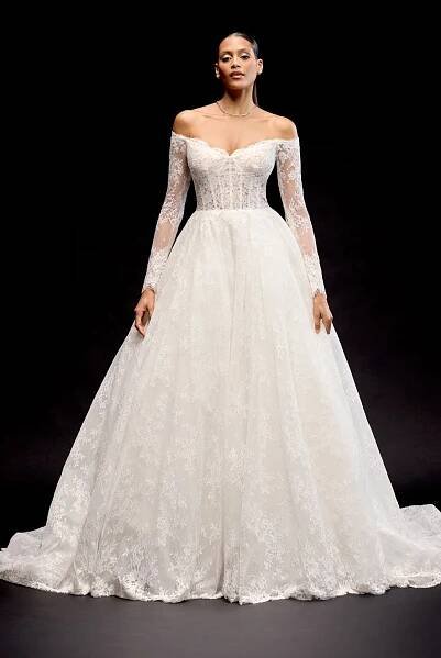 Justin Alexander wedding dress in Paris - Metal Flaque Bridal Shop Paris