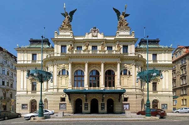 24. listopadu: Den, kdy bylo otevřeno Vinohradské divadlo