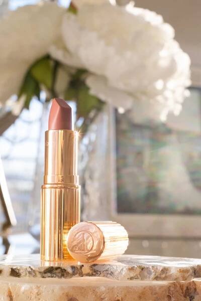 CHARLOTTE TILBURY Matte Revolution in Pillow Talk