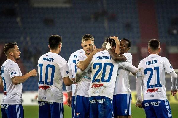 Utkání 16. kola fotbalové Fortuna ligy: FC Baník Ostrava - MFK Karviná, 8. listopadu 2019 v Ostravě. Na snímku radost hráčů FC Baník Ostrava.