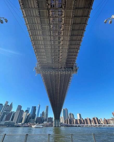 Under the Brooklyn Bridge
https://www.instagram.com/p/CopI29YO3Go/?igshid=NGJjMDIxMWI=