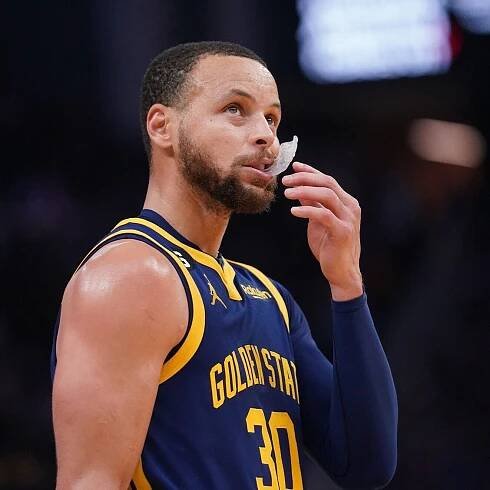Král James zůstává neporažen už jedenáct let. Tohle jsou nejlépe placení hráči NBA | Forbes