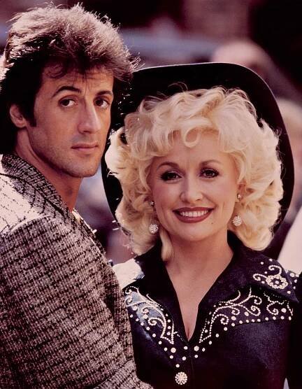 Sylvester Stallone and Dolly Parton in Kocicí zlato (1984)