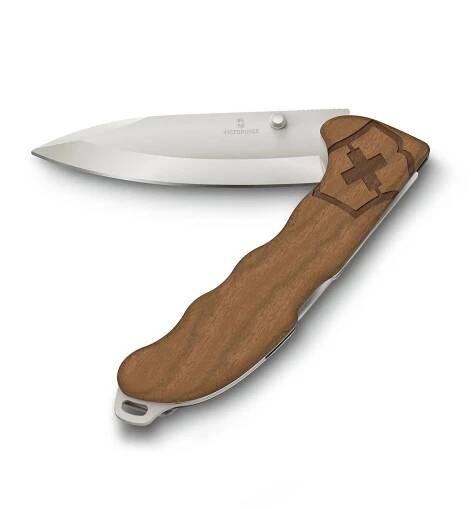 Victorinox Evoke Walnut Wood - Elegantní Zavírací Nůž